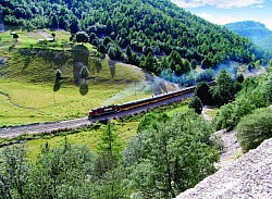 Creel y Barrancas del Cobre en el tren Chepe. Recorre paisajes de vértigo a bordo del emblemático tren Chepe. Una experiencia única a través de la sierra Tarahumara.