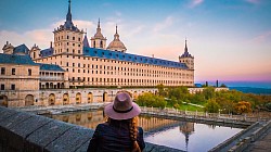 Madrid. Esta excursión a El Escorial y el Valle de los Caídos nos permitirá visitar estos dos monumentos en un mismo día. Un viaje en el tiempo desde el siglo XVI hasta la Guerra Civil española.